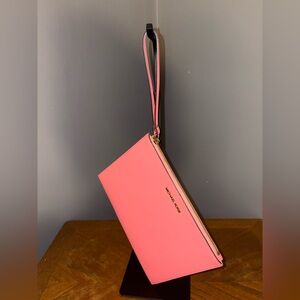 Michael Kors Jet Set XL Travel Wristlet